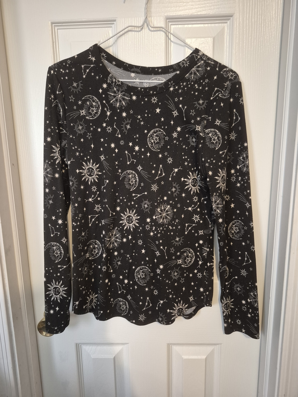 No Boundaries Women’s Black Long Sleeve Celestial Print Top